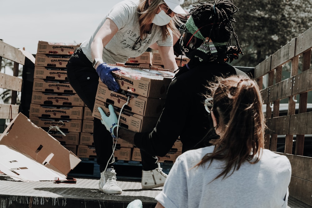 Volunteers working together